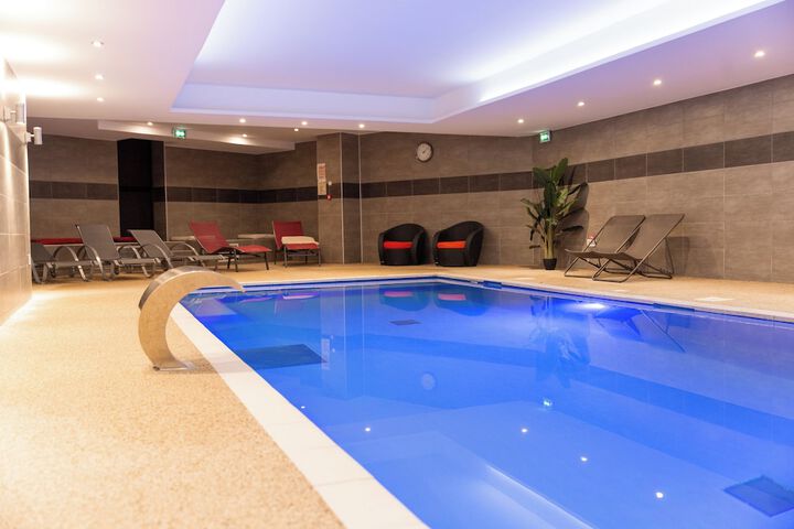 Hotel with Pool