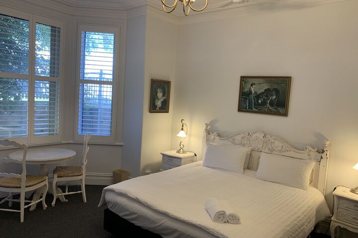 Room 10 of 33