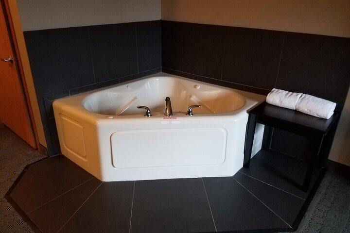 Jetted tub