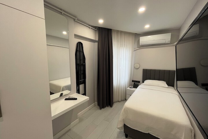 Room 6 of 129