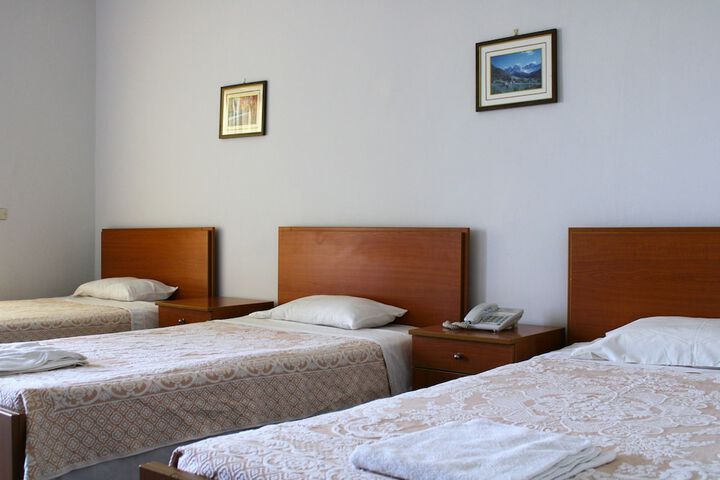 Room 9 of 18