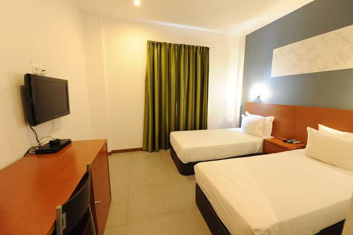 Room 3 of 38