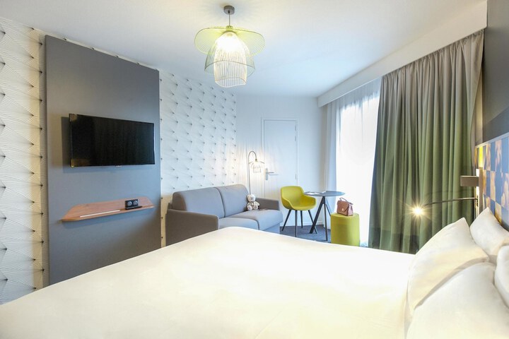 Room 9 of 132