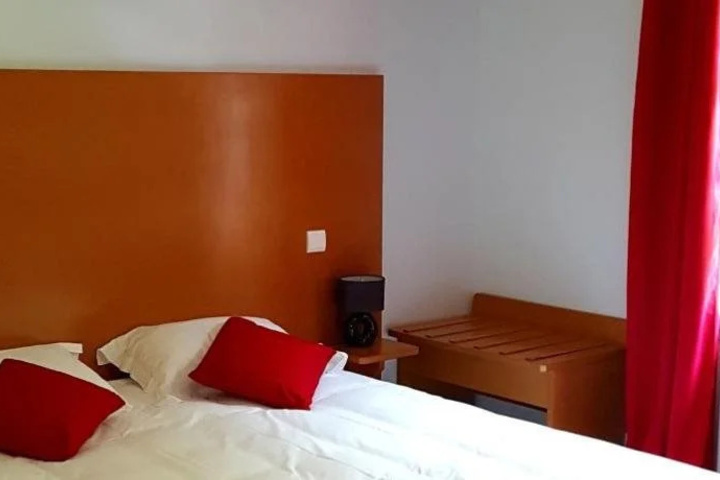 Room 5 of 11