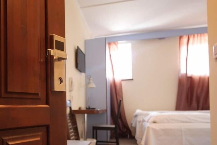 Room 10 of 23
