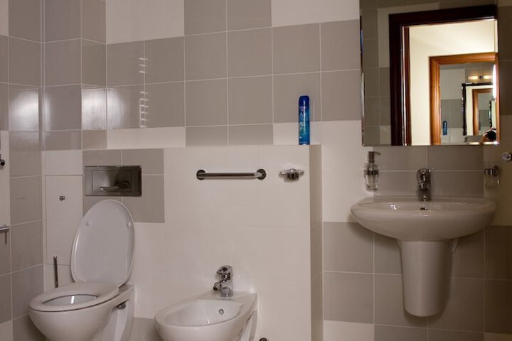 Room 4 of 112
