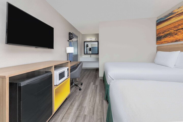 Room 12 of 46