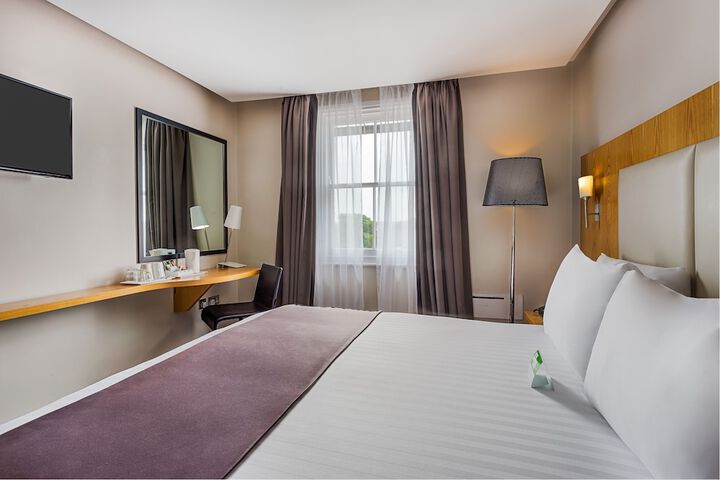 Room 4 of 71