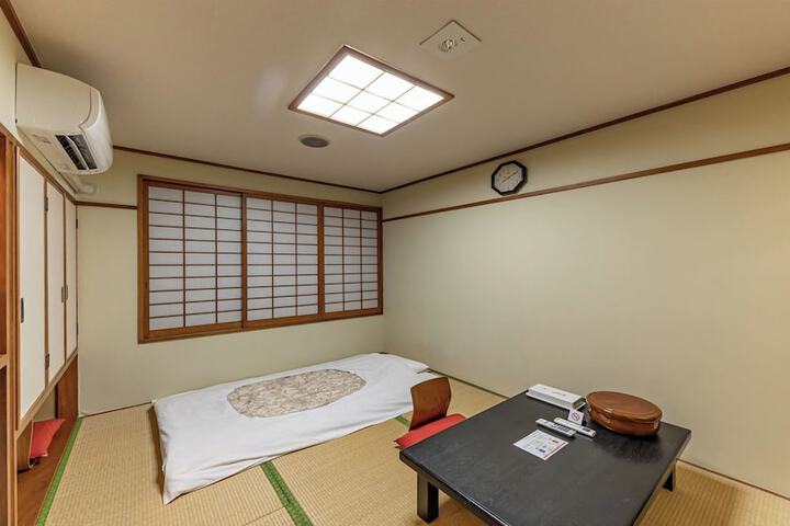 Room 11 of 106