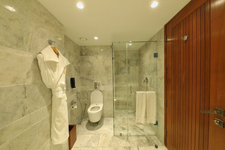 Room 10 of 17
