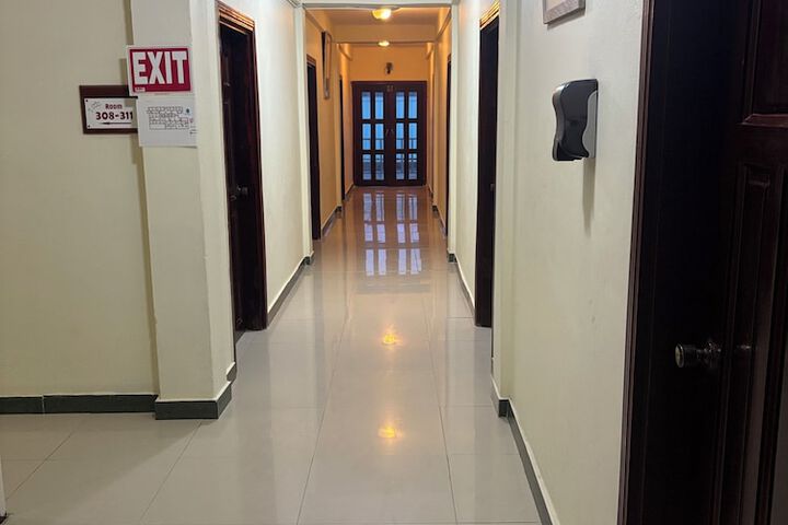 Ballroom/Hall 25 of 31