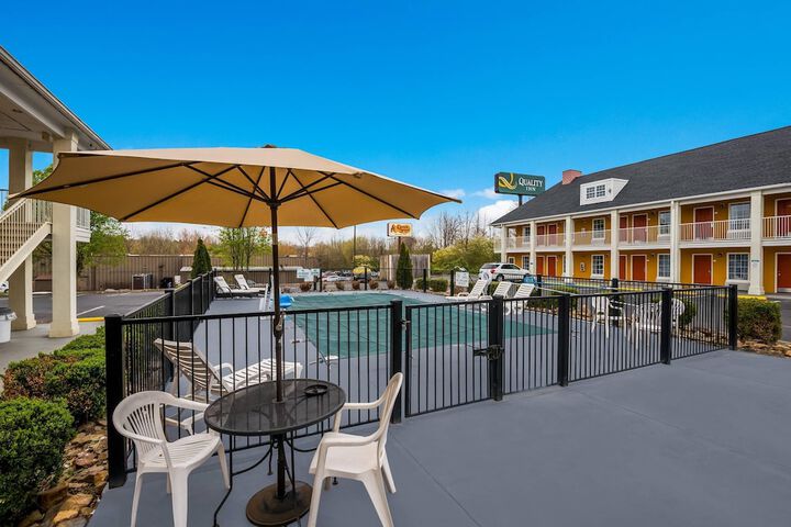 Pool Hotel