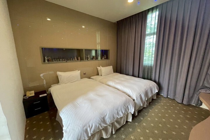 Room 17 of 64