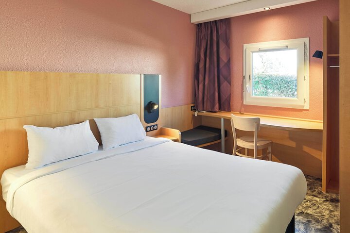 B & B HOTEL Orly Rungis Aéroport 3 étoiles in Rungis