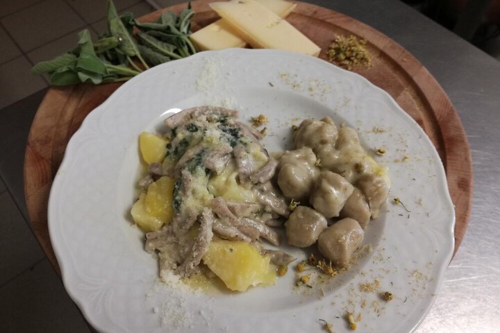 Dining 27 of 69