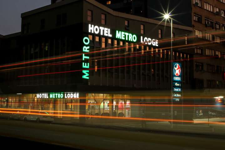 Metro Lodge Beach