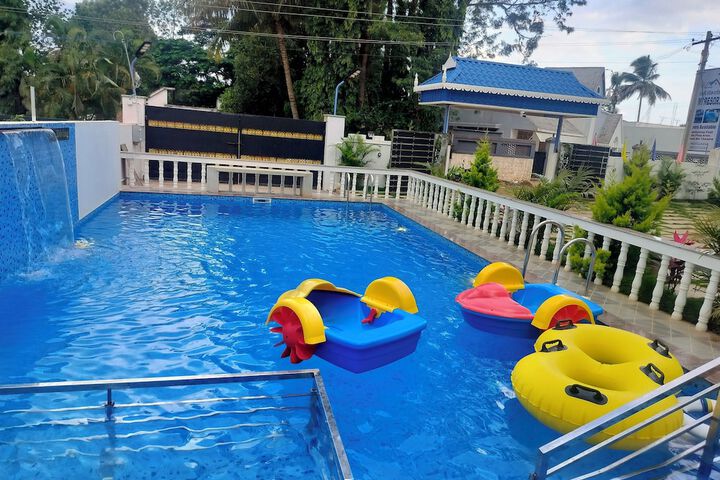 Pool 10 of 17