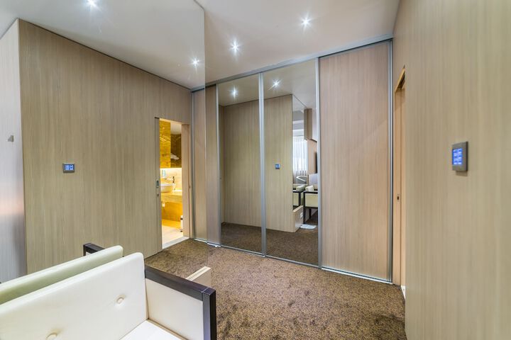 Room 42 of 103