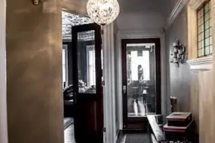 Room 3 of 9