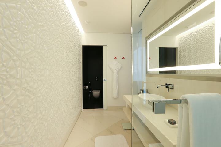 Room 84 of 193