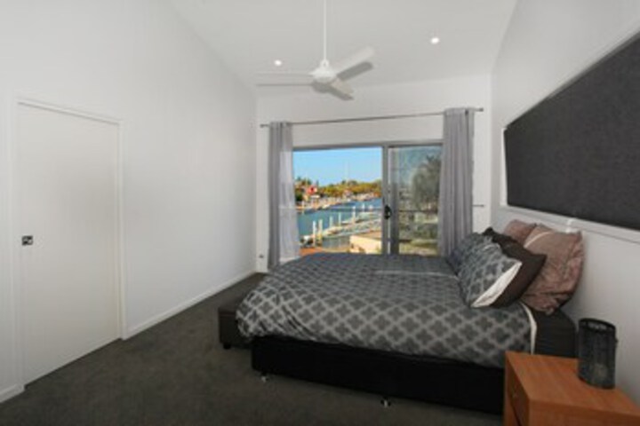 Room 9 of 22