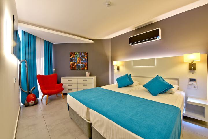 Room 7 of 32