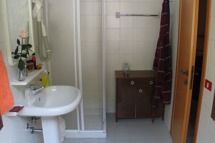 Room 14 of 33