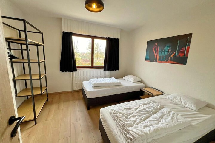 Room 4 of 44