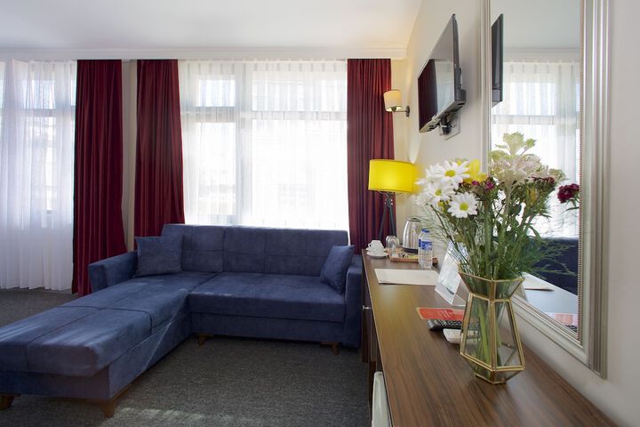 Room 33 of 49