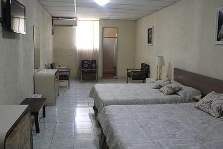 Room 8 of 80