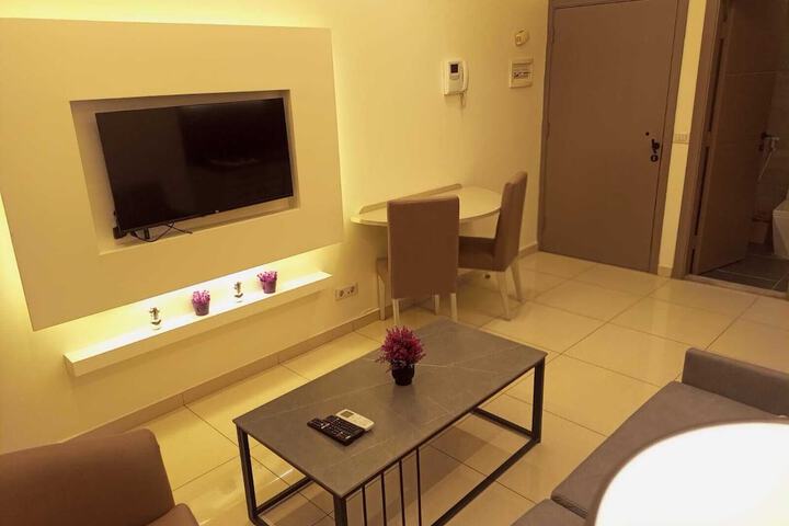 Room 33 of 40