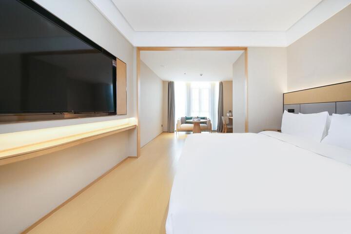 Room 18 of 18