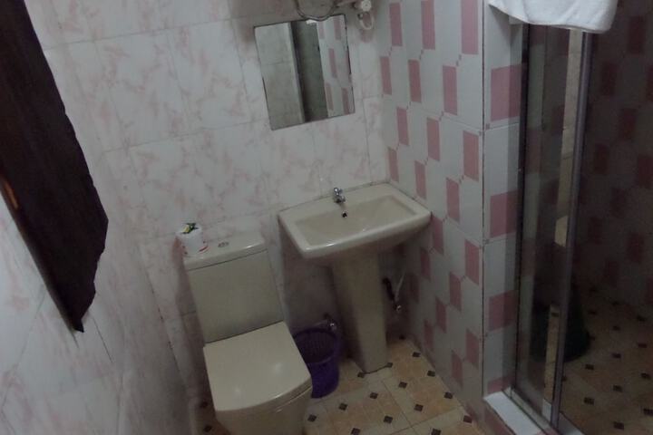 Room 28 of 33