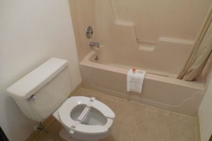 Room 3 of 98