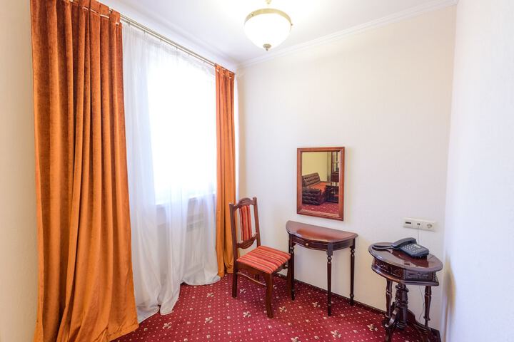 Room 6 of 15
