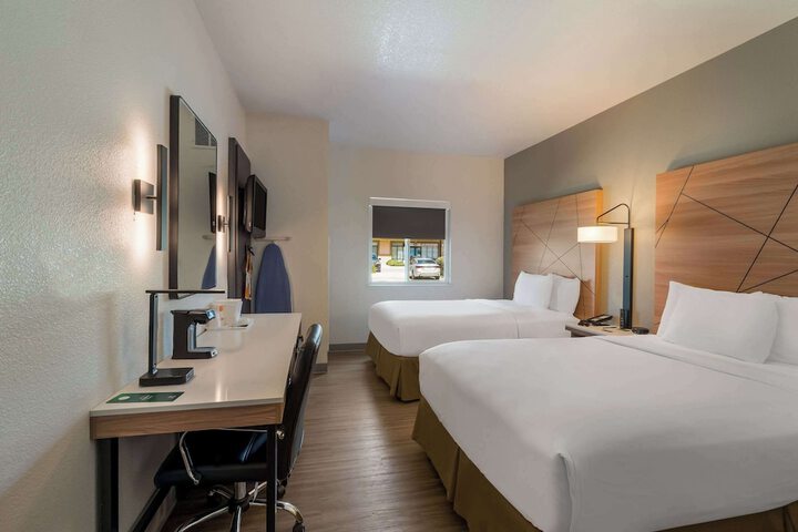2 Double Beds (1 of 7)