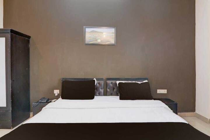 Room 2 of 18
