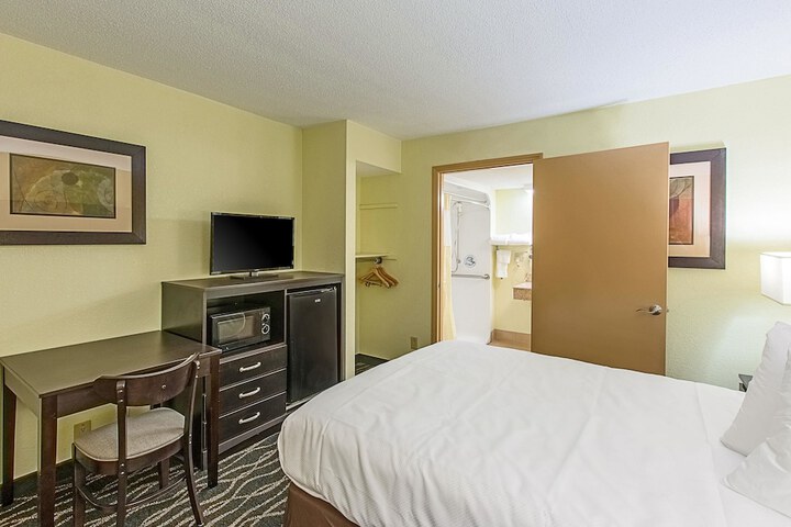 Standard Room, King or Two Doubles (23 of 24)