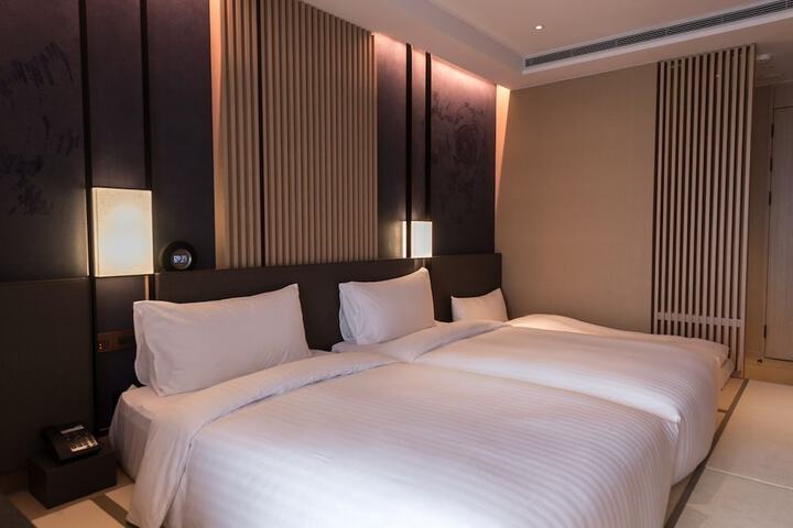 Room 25 of 82