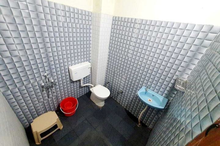 Room 10 of 13