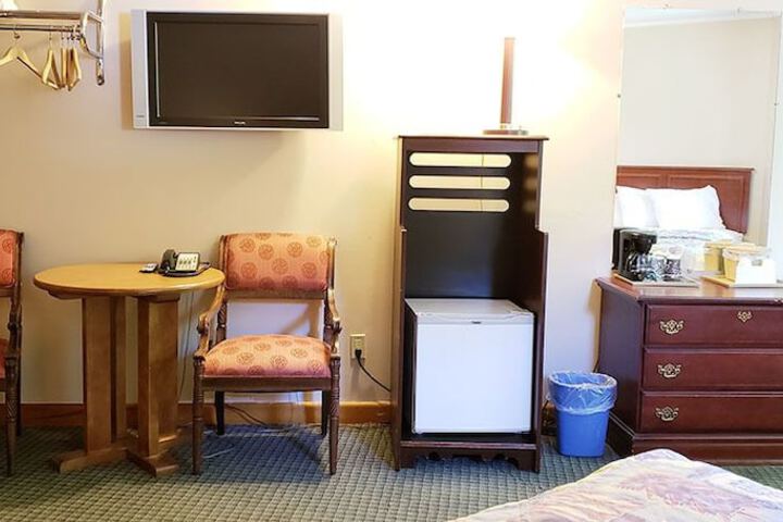 2 Double Beds (4 of 7)