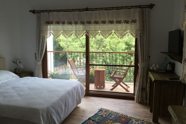 Room 44 of 90