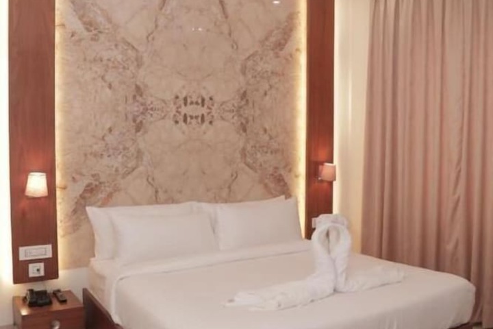 Room 4 of 30