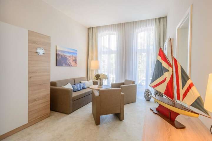 Room 10 of 42