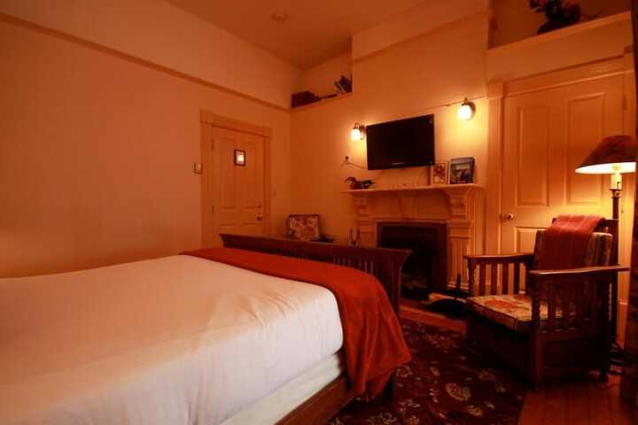 Room 16 of 60