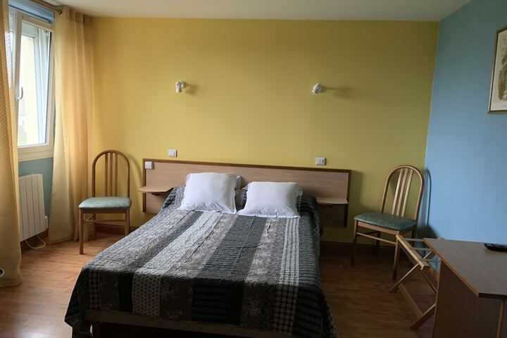 Room 8 of 33