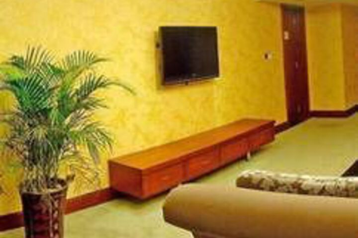 Room 18 of 37