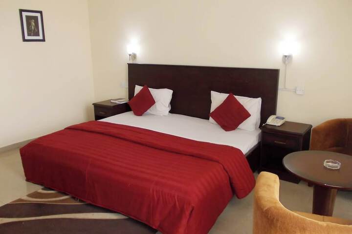 Room 8 of 32