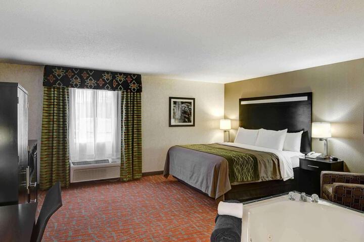 1 King Bed (2 of 12)