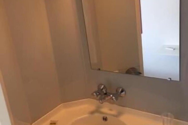 Room 11 of 21